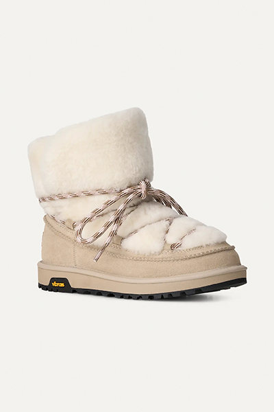 UGG - Classic fluffed tread boot